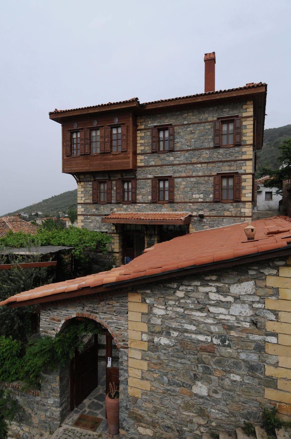 Altin Cesmeli